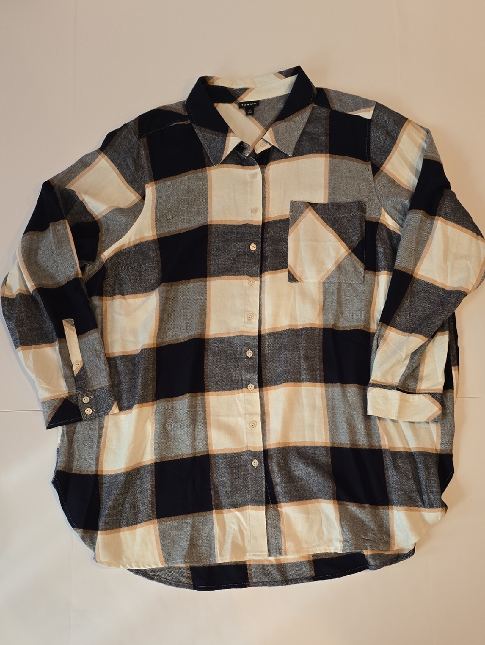 torrid Women's Size 3x Blue Gray and Cream Plaid Button-Down Shirt BU8